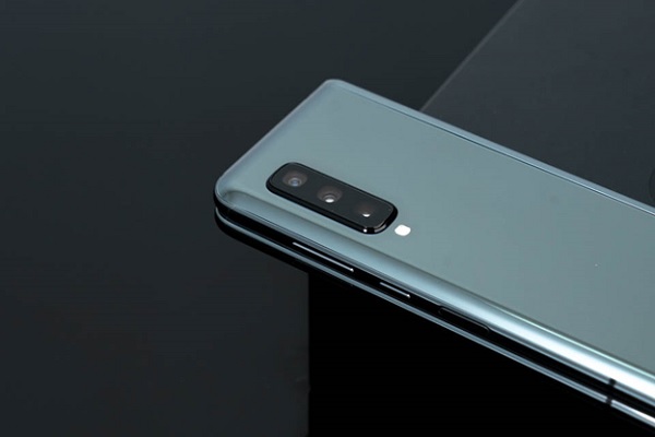 Và cụm 3 camera sau