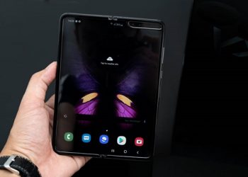 Khi mở điện thoại ra là màn hình siêu lớn mang đến những trải nghiệm tuyệt vời cho người dùng