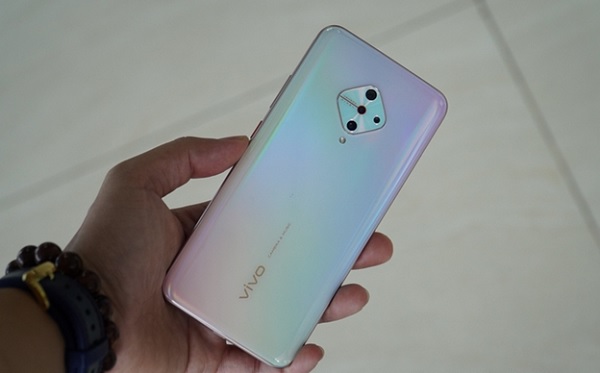 Vivo S1 Pro đẹp mê hoặc với cách phối màu Xanh, Tím huyền ảo như ánh hoàng hôn