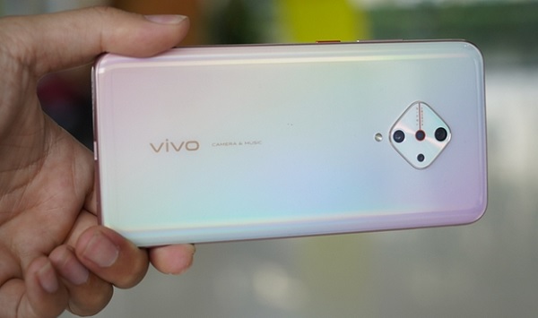 Thiết kế cụm camera kim cương “độc nhất vô nhị”