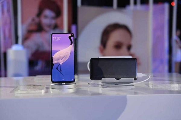 Trên tay Vivo S5: Thiết kế camera “độc nhất vô nhị”, notch camera selfie “tí hon”, giá khoảng 9 triệu