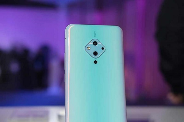 Cụm 4 camera sau 48MP +8MP +5MP +2MP
