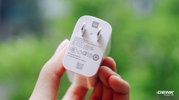 Củ sạc được tích hợp công nghệ sạc nhanh 30W.