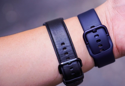 Đồng hồ khung nhôm sẽ dùng dây cao su và khung thép sẽ dùng dây da