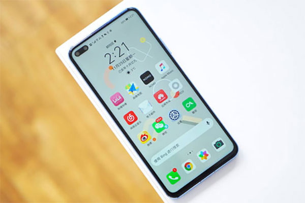 Máy sở hữu màn hình đục lỗ với kích thước lớn