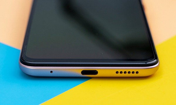 Vivo S1 Pro tích hợp cổng sạc Type C giúp khả năng truyền tải dữ liệu nhanh chóng và dễ dàng hơn