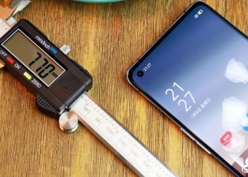 Lộ ảnh thực tế OPPO Reno 3 Pro “siêu mỏng” 7.7mm, màn hình đục lỗ, 4 camera thẳng hàng