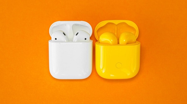 Hộp sạc này cũng hỗ trợ sạc không dây và giống như AirPods 2, có đèn LED thông báo