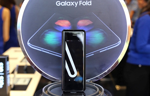 Ngoài thiết kế màn hình gập độc đáo cùng hàng loạt tính năng cao cấp, Galaxy Fold còn giúp chủ nhân siêu phẩm này nhận được nhiều ưu đãi, đặc quyền từ Samsung