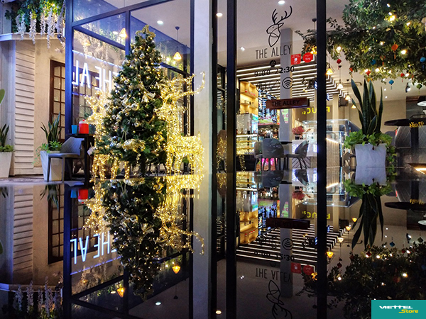 Galaxy A20s cũng cho khả năng chụp đêm rất ấn tượng, toàn bộ cảnh vật đều rõ nét, chất lượng vượt trội hơn hẳn so với các mẫu smartphone tầm trung giá rẻ khác