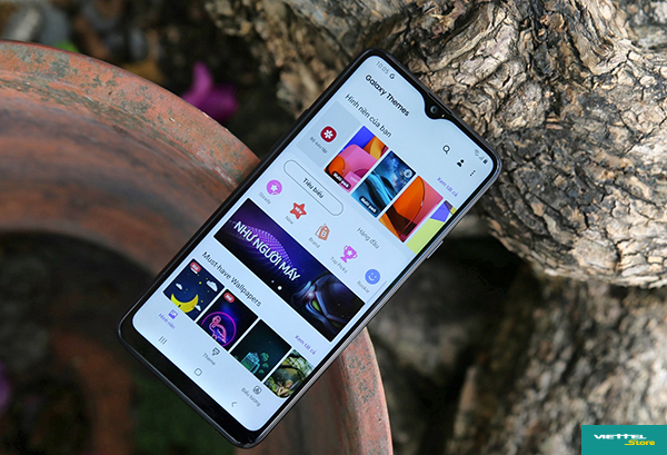 Màn hình Galaxy A20s hiển thị phông chữ rõ nét, màu sắc trung thực, vượt trội hơn các mẫu smartphone khác trong cùng phân khúc giá bán