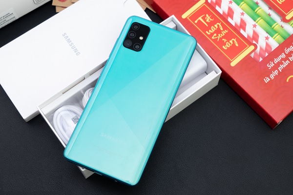 Galaxy A51 được trang bị camera xóa phông 5MP kết hợp cùng hiệu ứng Live Focus giúp chủ thể được làm nổi bật so với hậu cảnh. Ranh giới xóa phông rất mượt không xuất hiện các điểm khuyết răng cưa