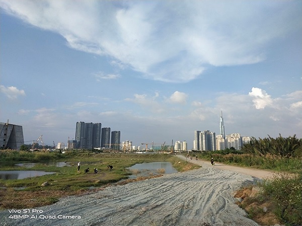 Màu sắc tối hơi, chi tiết ảnh không được cao