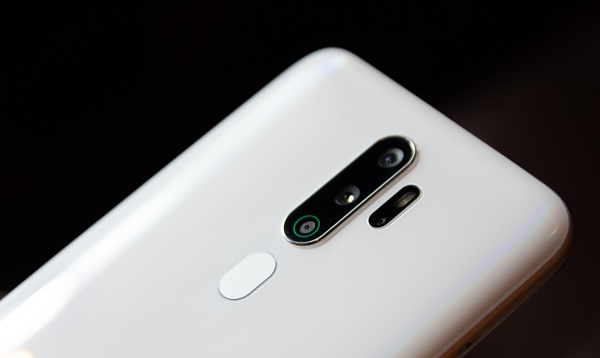 Cụm 4 camera và cảm biến vân tay