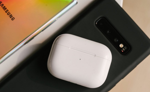 Một số smartphone Android cao cấp có khả năng sạc ngược cho AirPods Pro