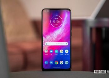 Giá bán Motorola One Hyper nằm trong phân khúc tầm trung