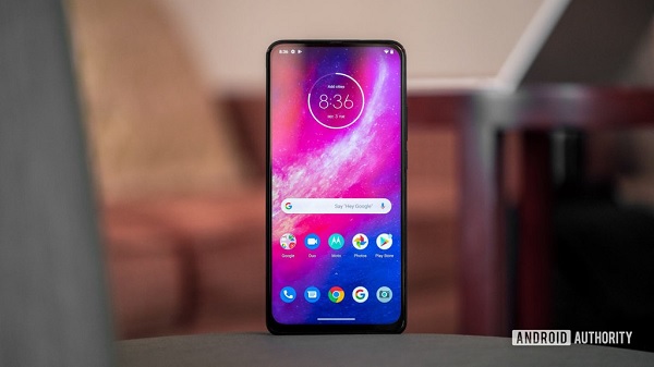 Giá bán Motorola One Hyper nằm trong phân khúc tầm trung
