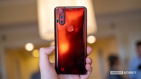 Cụm camera kép và cảm biến vân tay