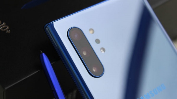 Cụm camera phía sau trên Galaxy Note 10+ Xanh Aura