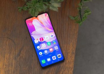 Sở hữu viên pin cực khủng cùng công nghệ sạc kép siêu nhanh 18W