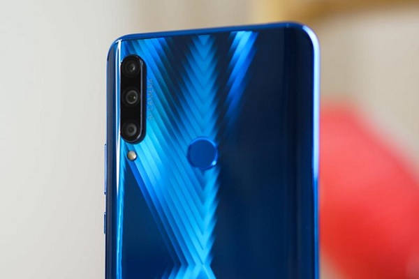 Honor 9X được trang bị 3 camera với độ phân giải lần lượt là: 48MP, 8MP – camera góc siêu rộng, 2MP – cảm biến đo chiều sâu