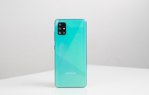 Mặt sau của Galaxy A51