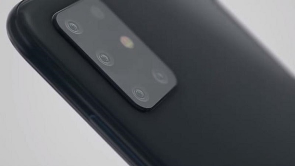 Sở hữu cụm 4 camera sau được gom lại trong 1 khung hình chữ nhật