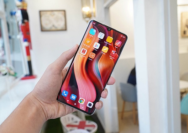 Sở hữu viên pin siêu “trâu” lên đến 5.260 mAh cùng công nghệ sạc nhanh 30W