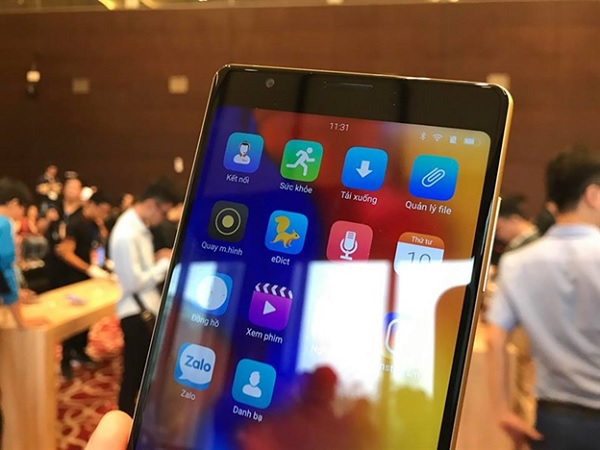Ảnh Bphone 3 – viền Bphone 4 sẽ được thiết kế mỏng hơn so với người tiền nhiệm
