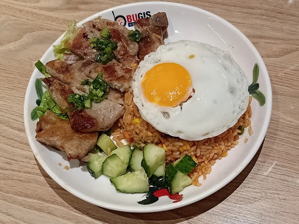 Chụp dưới ánh sáng đèn trong nhà cho màu sắc đẹp và không bị “ảo”