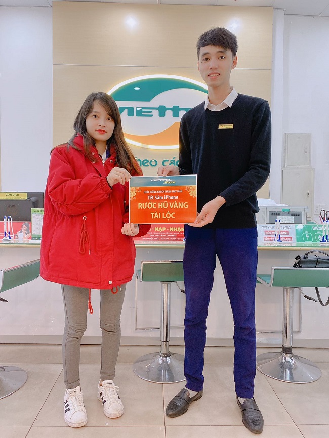 Công ty Cổ phần Xây dựng và Đầu tư Thương mại Hoàng Hà trúng thưởng chương trình " mua Apple rước hũ vàng tài lộc" tại siêu thị HNI91