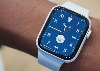 Trên tay Apple Watch Series 5: Màn hình Always-On, sử dụng 18 tiếng, bổ sung nhiều tính năng mới