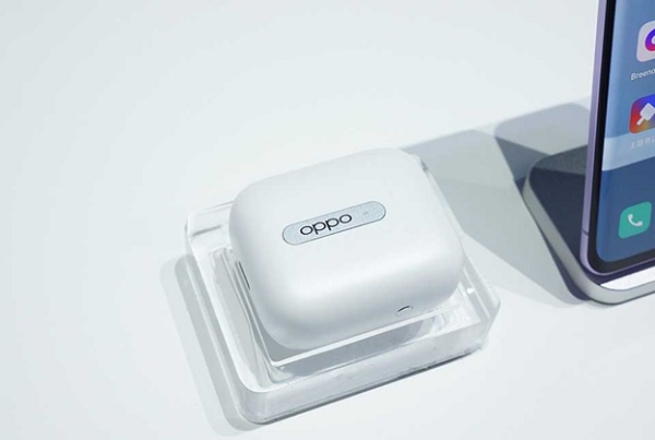 Thiết kế khá giống với AirPods của Apple nhưng được bổ sung sự tinh tế của riêng mình