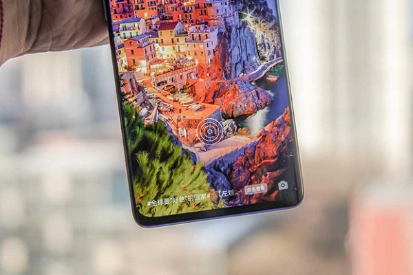 Reno3 Pro được trang bị cảm biến vân tay dưới màn hình