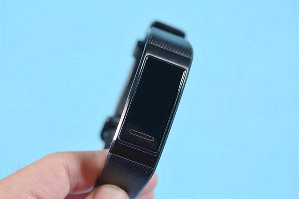 Sự khác biệt lớn nhất so với phiên bản gốc là công nghệ NFC độc lập trên bo mạch và hỗ trợ thanh toán qua nhiều ứng dụng như Alipay