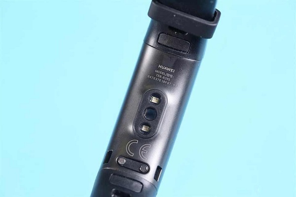 Huawei Band 4 Pro có cảm biến đo SpO2 theo dõi tốc độ bão hòa oxy của máu, đi kèm với đó là cảm biến đo nhịp tim và công nghệ theo dõi TruSeenTM 3.5