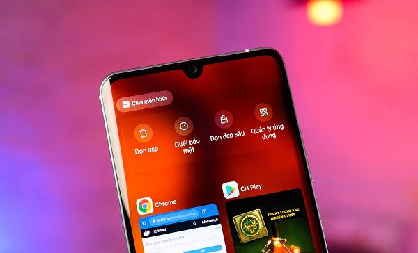 Về mặt phần cứng, Mi Note 10 là điện thoại Xiaomi đầu tiên được cung cấp sức mạnh bởi Snapdragon 730G đi kèm với 6GB RAM và 128GB dung lượng lưu trữ UFS 2.1 tiêu chuẩn