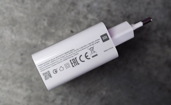 Viên pin của Mi Note 10 cực khủng 5260mAh, hỗ trợ sạc nhanh ở mức công suất 30W