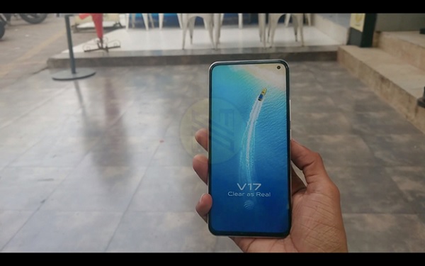 Vivo V17 sở hữu màn hình full view kích thước lớn 6.44 inch, tích hợp cảm biến vân tay trong màn hình