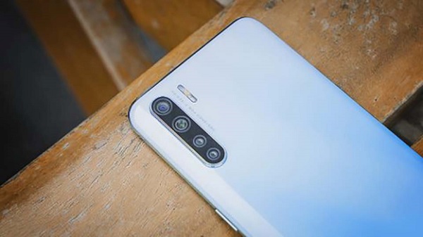 OPPO F15 có 4 camera sau