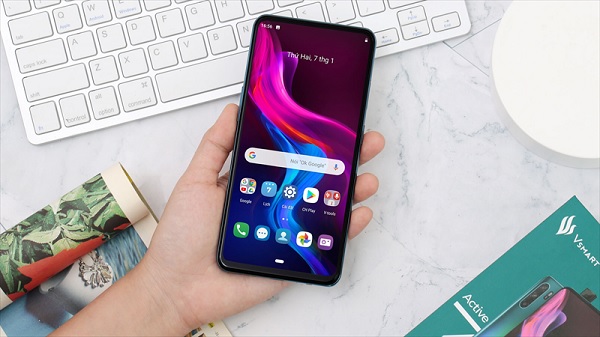 Vsmart Active 3 sở hữu màn hình tràn viền không điểm khuyết ấn tượng
