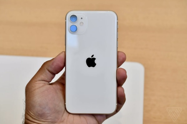 Đứng thứ hai là iPhone 11