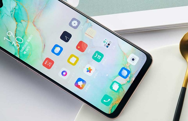 Về cấu hình, Reno3 được trang bị chip Dimension 1000L mới nhất của MediaTek, hỗ trợ 5G, Ram 8GB/12GB, ROM 128GB, pin 4025mAh hỗ trợ sạc nhanh công suất 30W. Máy được bán với giá khoảng 485 USD với bản 8GB và 530 USD với bản 12GB.