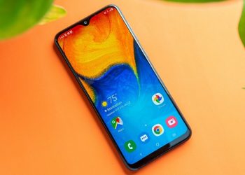 Trên tay Samsung Galaxy A01: Màn hình Infinity-V, jack cắm tai nghe 3,5 mm, cài sẵn hệ điều hành Android 10 mới nhất