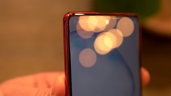Cạnh trái là vị trí của khay SIM