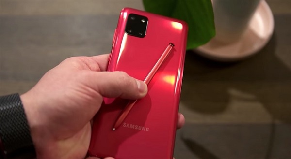 Được trang bị bút S-Pen với đầy đủ tính năng như trên Note 10