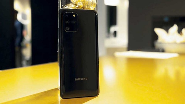 Galaxy S10 Lite có 3 màu sắc gồm: Đen, Trắng và Xanh