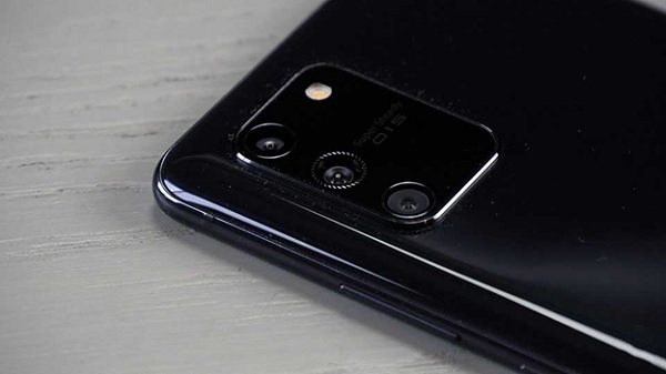 Cận cảnh cụm camera sau của Galaxy S10 Lite