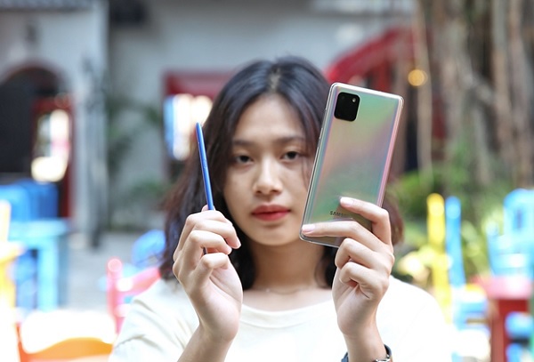 Galaxy Note 10 Lite là sự kết hợp giữa Galaxy Note cao cấp và Galaxy A tầm trung