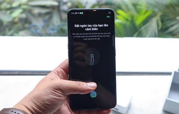 OPPO Reno2 F tích hợp cảm biến vân tay thế hệ thứ 6 cho tốc độ mở khóa nhanh nhạy và chính xác hơn